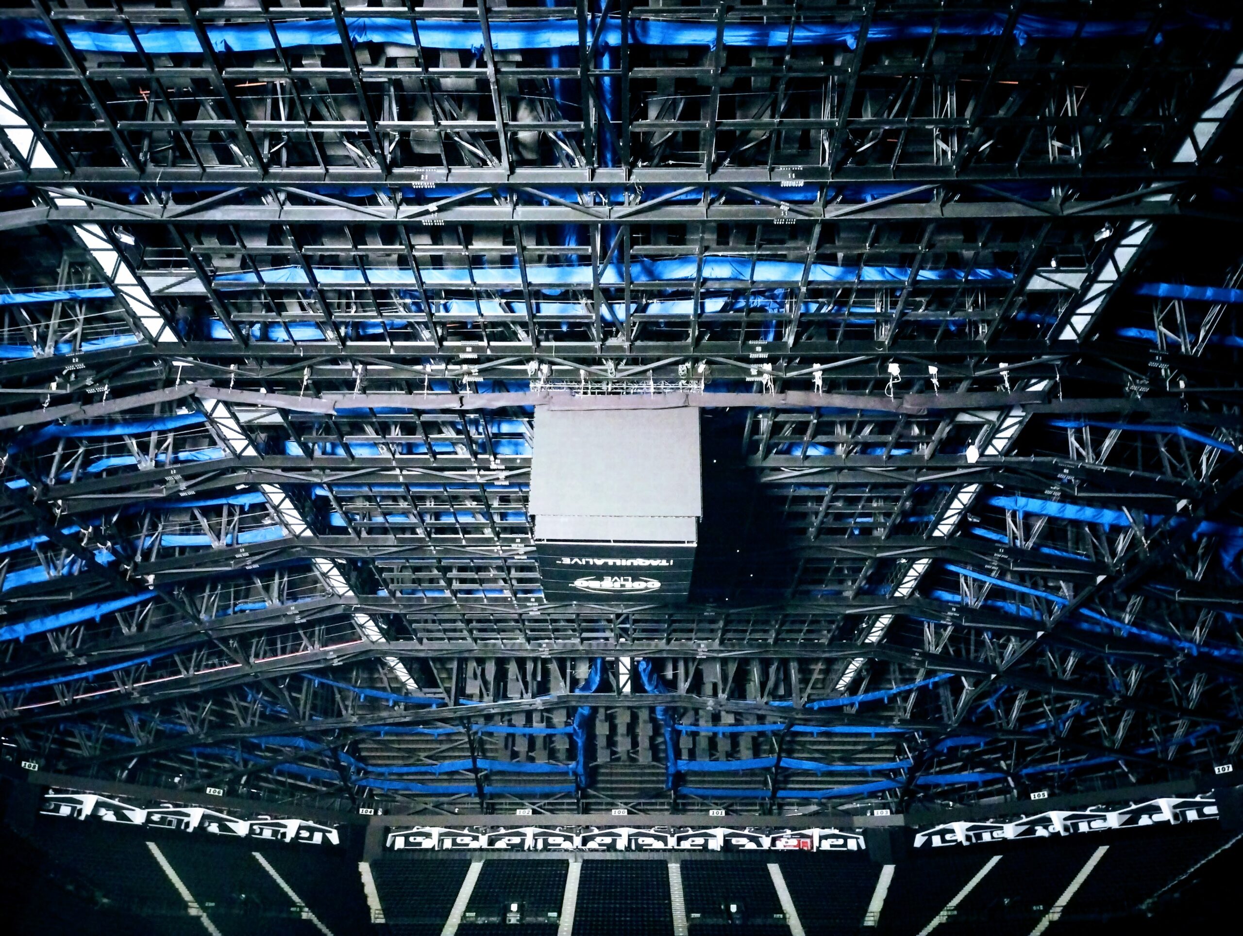 Large venue textile air distribution by DUCTecoL
